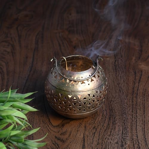 Elegant Metal Tealight Candle Holder for Home Decor 1