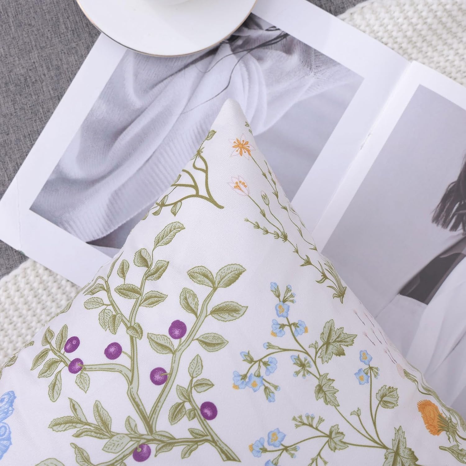 Hyha Floral Pattern Velvet Pillow Covers Set of 2 20x20 Inch