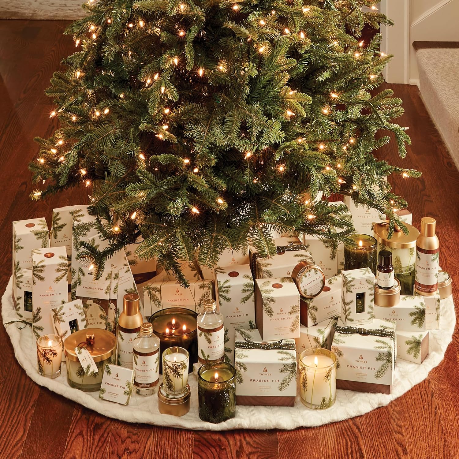 Thymes Frasier Fir Pinecone Candle - Green Pillar